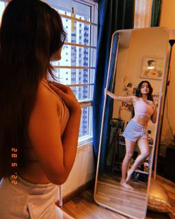 Anushka Sen feet photo thumbnail