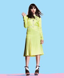 Aubrey Plaza feet photo thumbnail