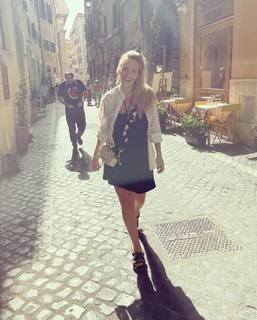 Luisana Lopilato feet photo thumbnail