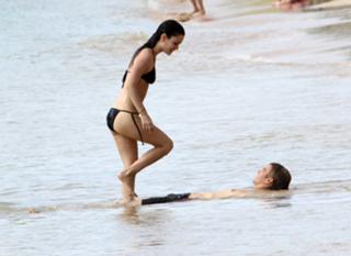 Rachel Bilson feet photo thumbnail
