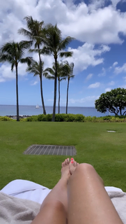 Daisy Fuentes feet photo thumbnail