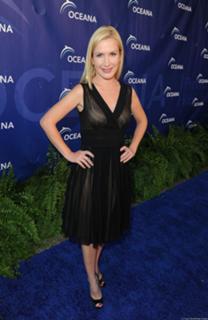 Angela Kinsey feet photo thumbnail