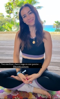 Claudia Lizaldi feet photo thumbnail