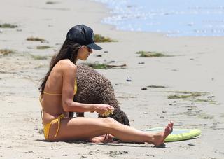 Jordana Brewster feet photo thumbnail