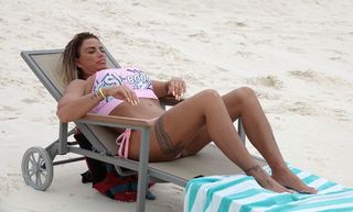 Katie Price feet photo thumbnail