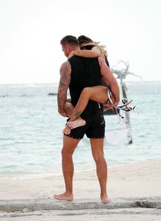 Katie Price feet photo thumbnail