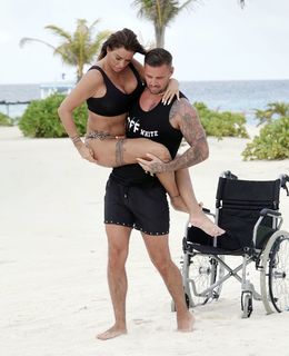 Katie Price feet photo thumbnail
