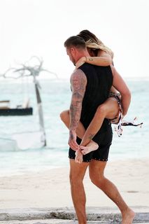 Katie Price feet photo thumbnail