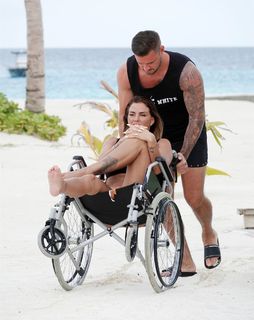 Katie Price feet photo thumbnail