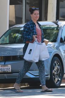 Lana Del Rey feet photo thumbnail