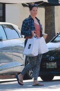 Lana Del Rey feet photo thumbnail