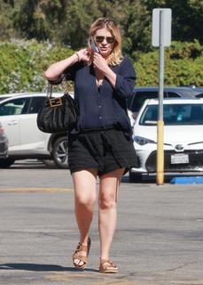 Mischa Barton feet photo thumbnail