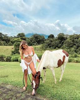 Kara Del Toro feet photo thumbnail