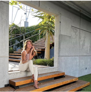 Brooke Burke feet photo thumbnail