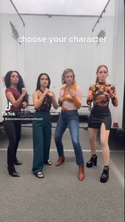 Camila Mendes feet photo thumbnail