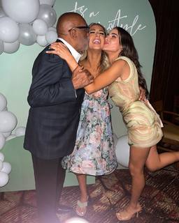 Olivia Culpo feet photo thumbnail