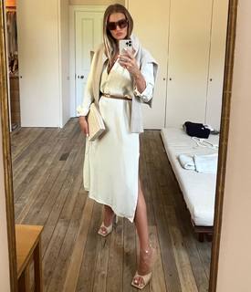 Rosie Huntington-Whiteley feet photo thumbnail