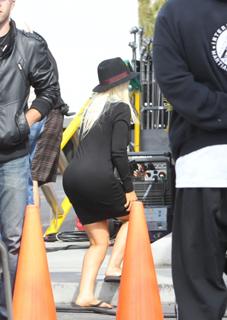 Christina Aguilera feet photo thumbnail