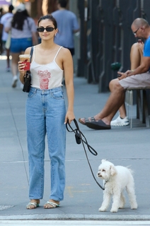 Camila Mendes feet photo thumbnail