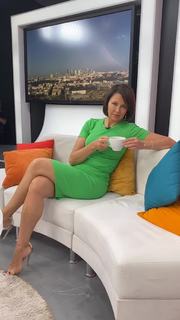 Anna Popek feet photo thumbnail