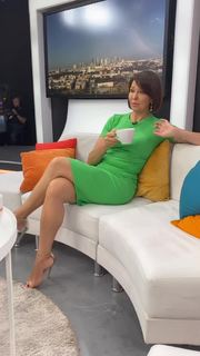 Anna Popek feet photo thumbnail