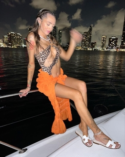 Victoria Waldrip feet photo thumbnail