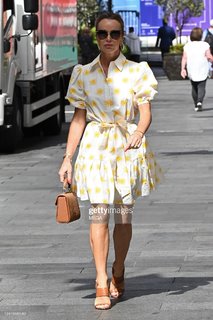 Amanda Holden feet photo thumbnail