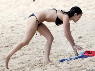 Rachel Bilson feet photo thumbnail