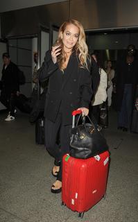 Rita Ora feet photo thumbnail