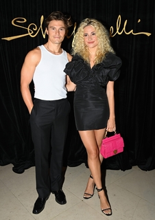 Pixie Lott feet photo thumbnail