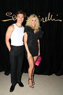 Pixie Lott feet photo thumbnail