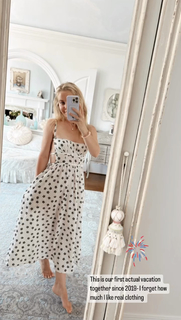 Tara Lipinski feet photo thumbnail