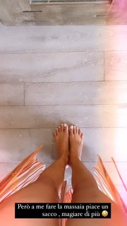 Caterina Balivo feet photo thumbnail