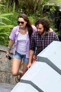 Leighton Meester feet photo thumbnail