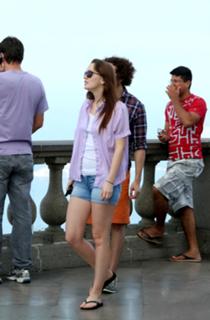Leighton Meester feet photo thumbnail