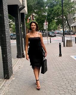 Anna Popek feet photo thumbnail