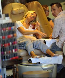 Ashley Tisdale feet photo thumbnail