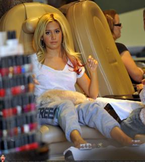 Ashley Tisdale feet photo thumbnail