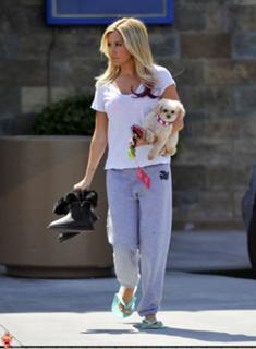 Ashley Tisdale feet photo thumbnail