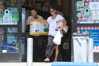 Halle Berry feet photo thumbnail