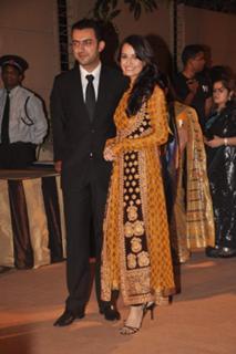 Dia Mirza feet photo thumbnail