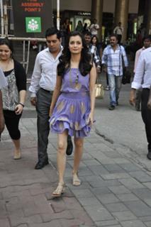 Dia Mirza feet photo thumbnail