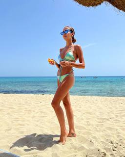 Giorgia Palmas feet photo thumbnail