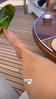 Katharine McPhee feet photo thumbnail