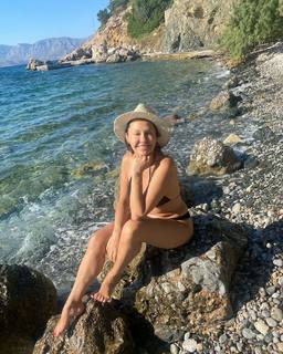 Anna Popek feet photo thumbnail