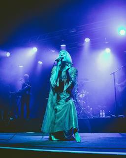 Aurora Aksnes feet photo thumbnail