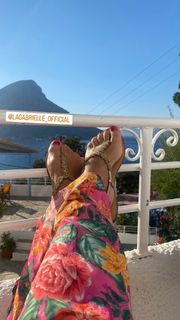 Anna Popek feet photo thumbnail