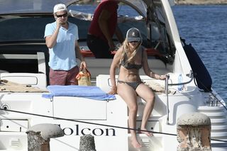 Millie Bobby Brown feet photo thumbnail
