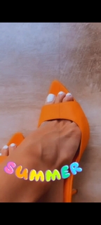 Brooke Burke feet photo thumbnail