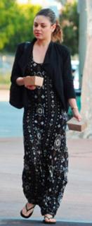 Mila Kunis feet photo thumbnail